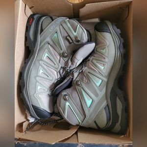 NWT Salomon X Ultra 3 Mid GTX Outdoor Boots